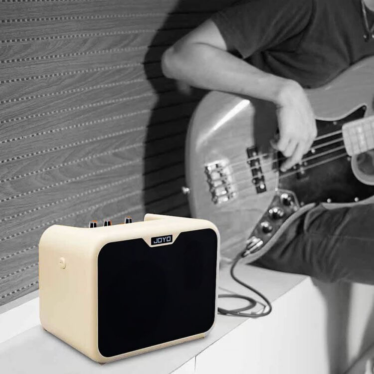 Imagen 2 del producto Pack: Bajo Vozzex estilo jazz bass + Amplificador 10W