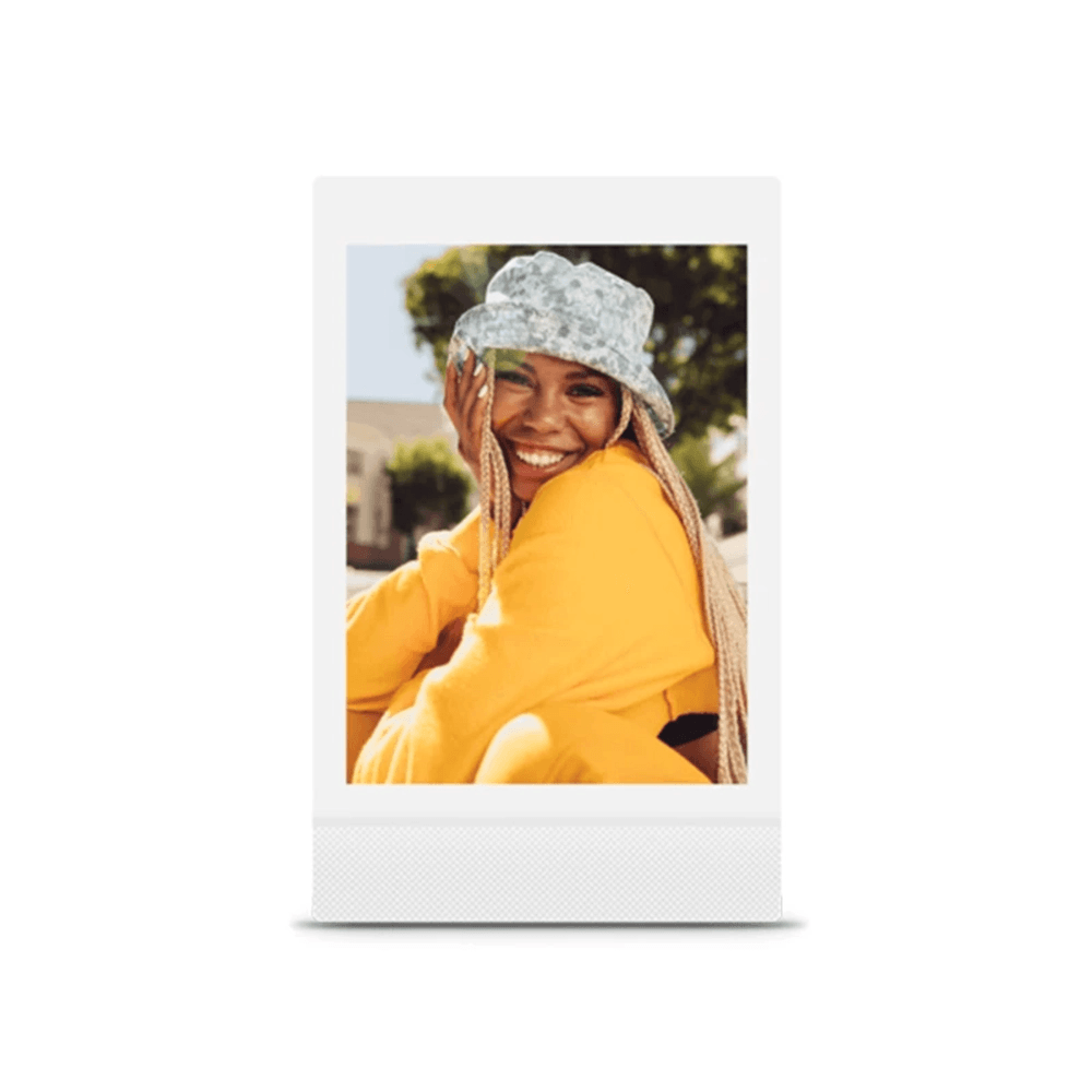 Imagen 2 del producto Pack de Película Fujifilm Instax Mini x20, compatible con cámaras Instax Mini, fotos nítidas y fáciles de usar