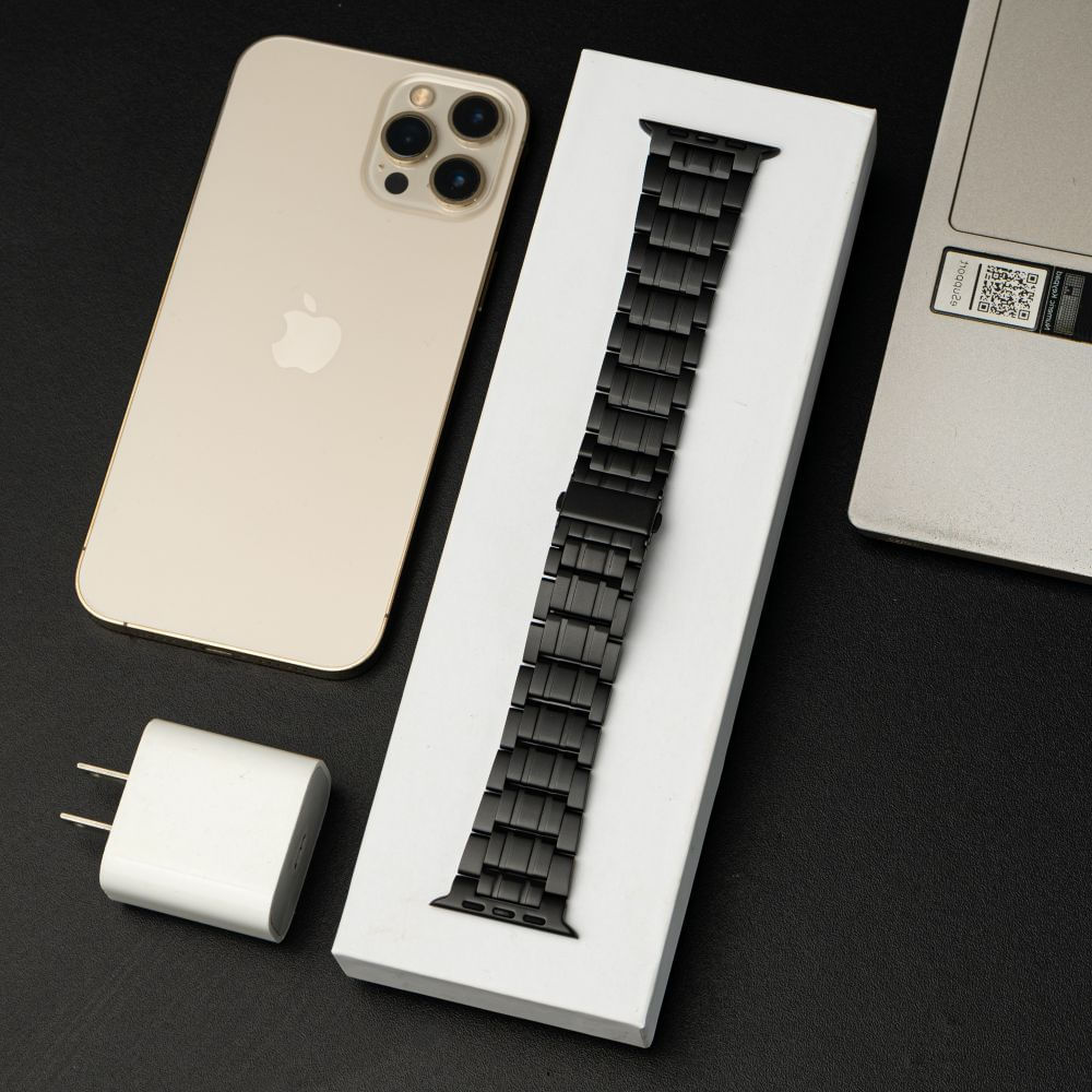 Imagen 2 del producto Correa titanio Urvoi Keepwin mate para Apple Watch Ultra/Ultra 2, 49mm/46mm, negra, cierre desplegable