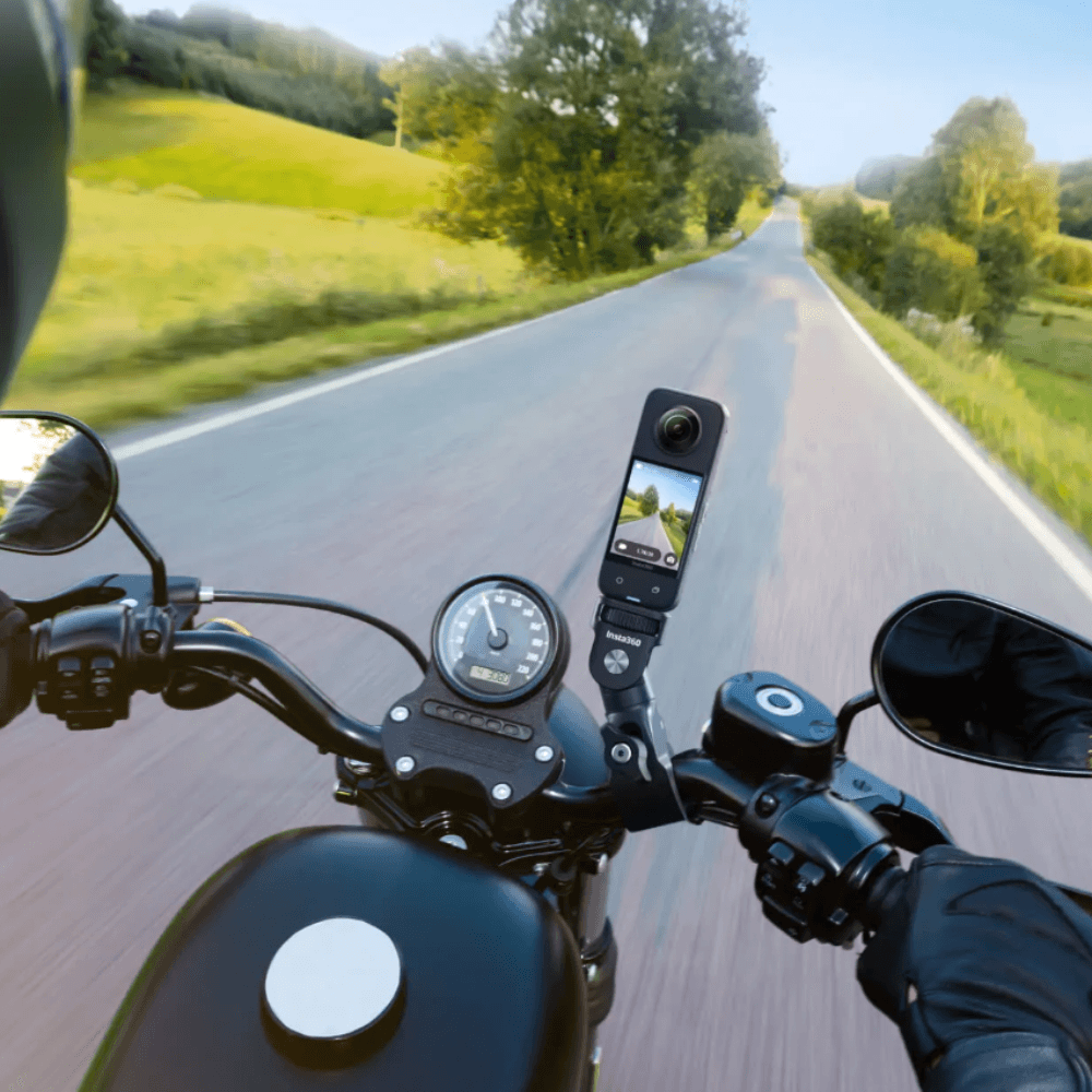 Imagen 2 del producto Kit motociclista Insta360 nueva versión, palo selfie 114 cm, abrazadera universal y soporte adhesivo flexible, negro