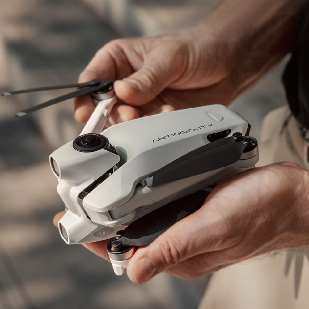 Imagen 2 del producto Drone Insta 360 Antigravity A1 Explorer Bundle, graba en 8K, con gafas de visión y controlador de agarre, hasta 39 minutos de vuelo