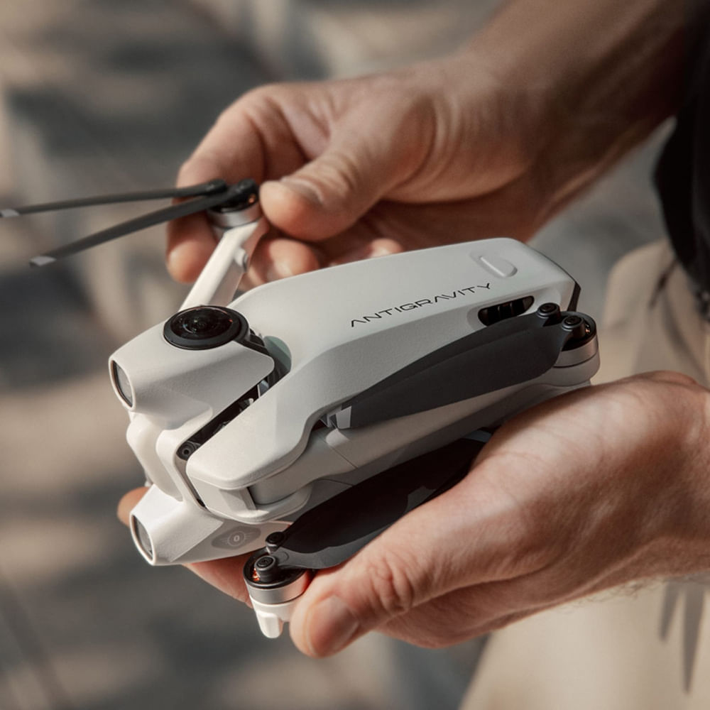 Imagen 2 del producto Drone Insta 360 Antigravity A1 Standard Bundle, graba en 8K, con gafas de visión y controlador de agarre, hasta 39 minutos de vuelo