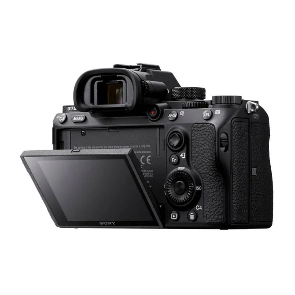 Imagen 2 del producto Cámara mirrorless Sony Alpha 7 III + Lente 28-70mm II + Kit Ultimate