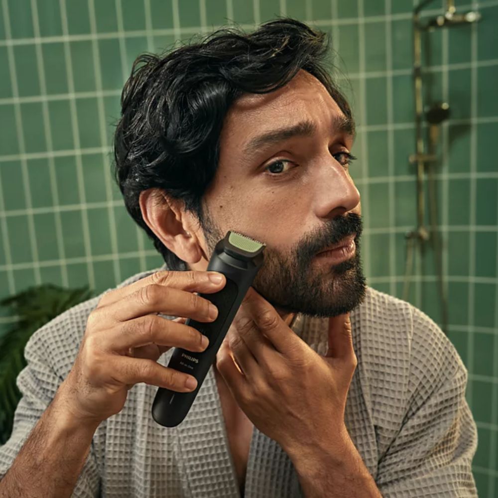Imagen 2 del producto Recortadora multifunción Philips Multigroom MG3931/15, recargable, 10 en 1, rostro cabello y cuerpo, negro